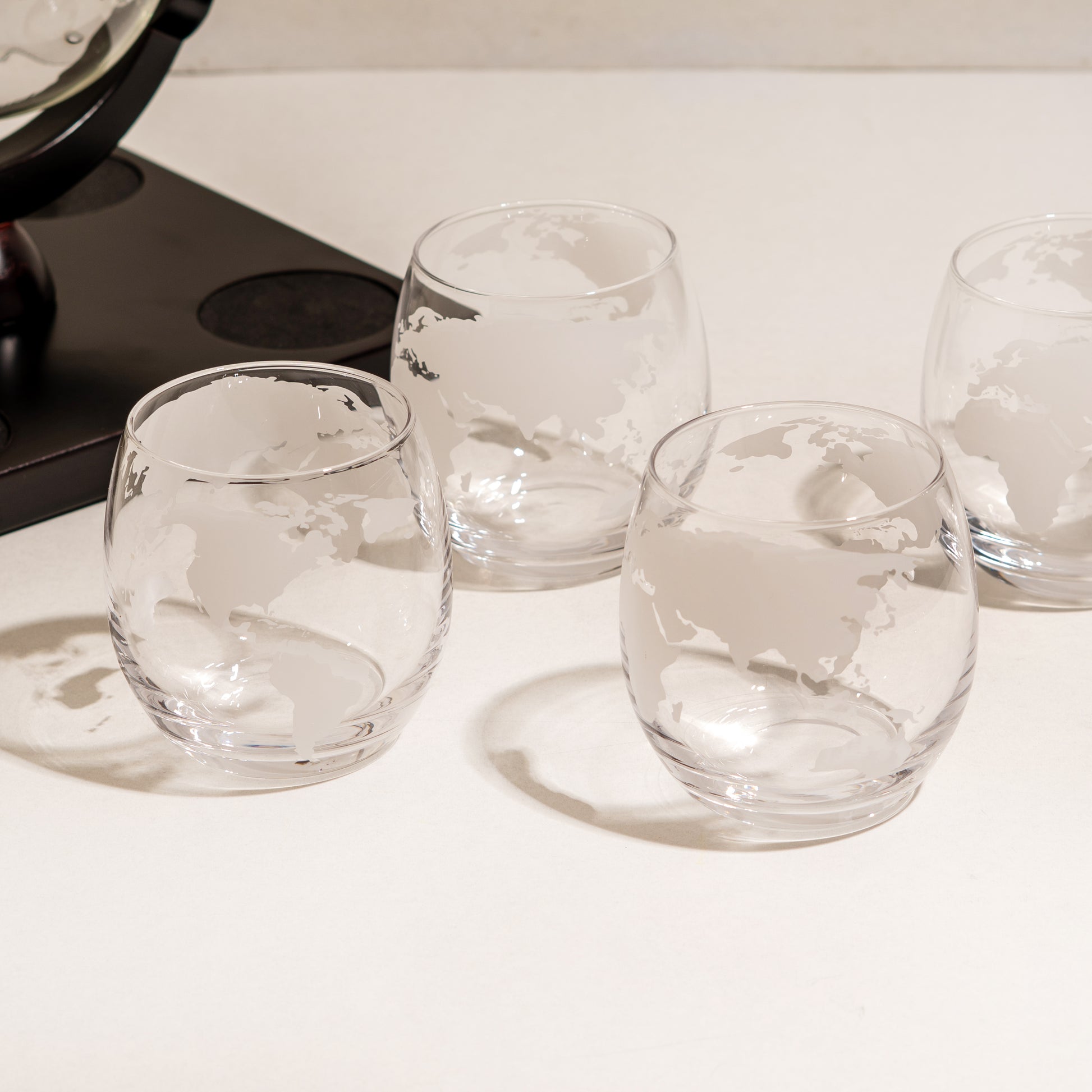 Etched World Decanter whiskey Globe - Whiskey Gift Set Globe Decanter with Antique Ship, Whiskey Stones and 4 World Map Glas