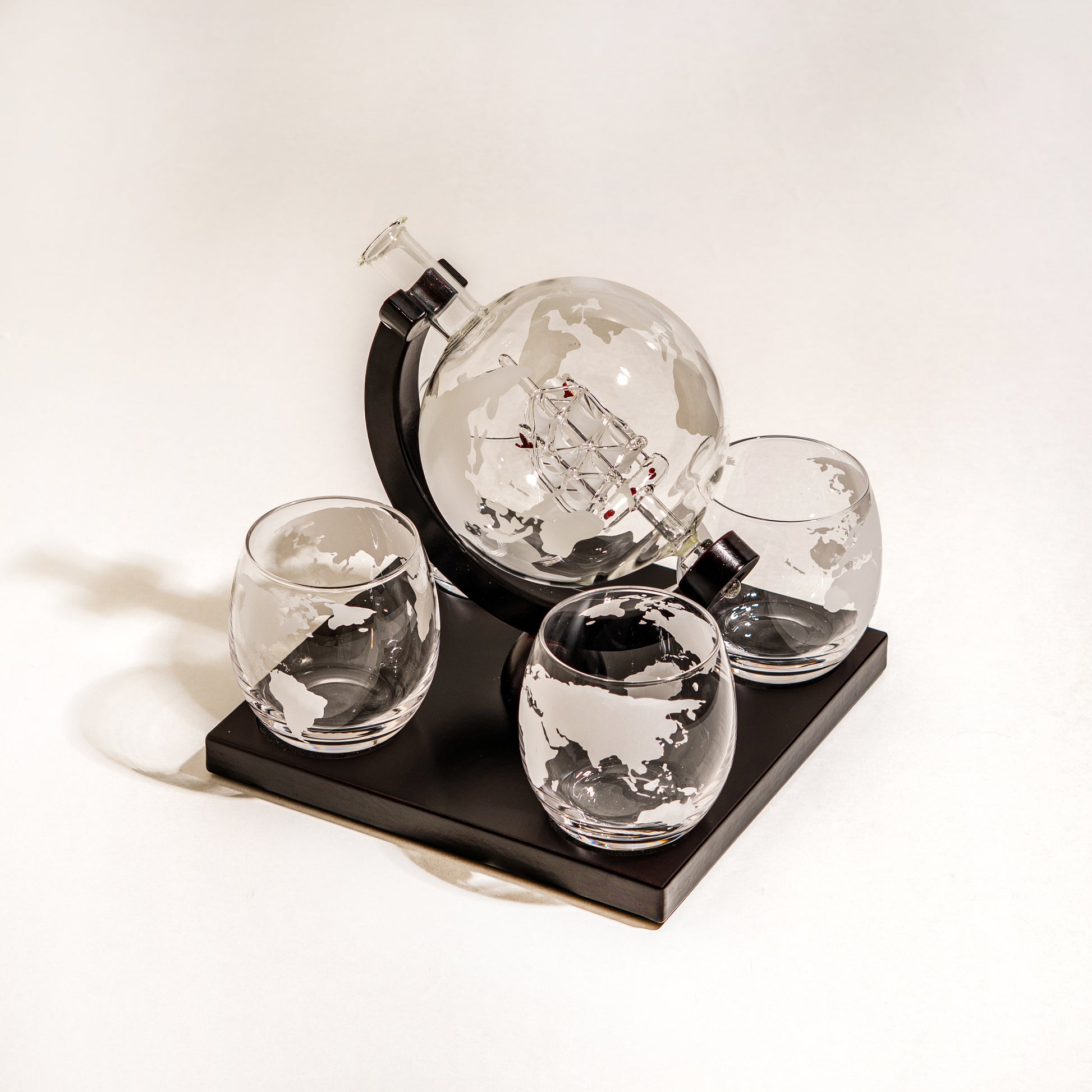 Etched World Decanter whiskey Globe - Whiskey Gift Set Globe Decanter with Antique Ship, Whiskey Stones and 4 World Map Glas