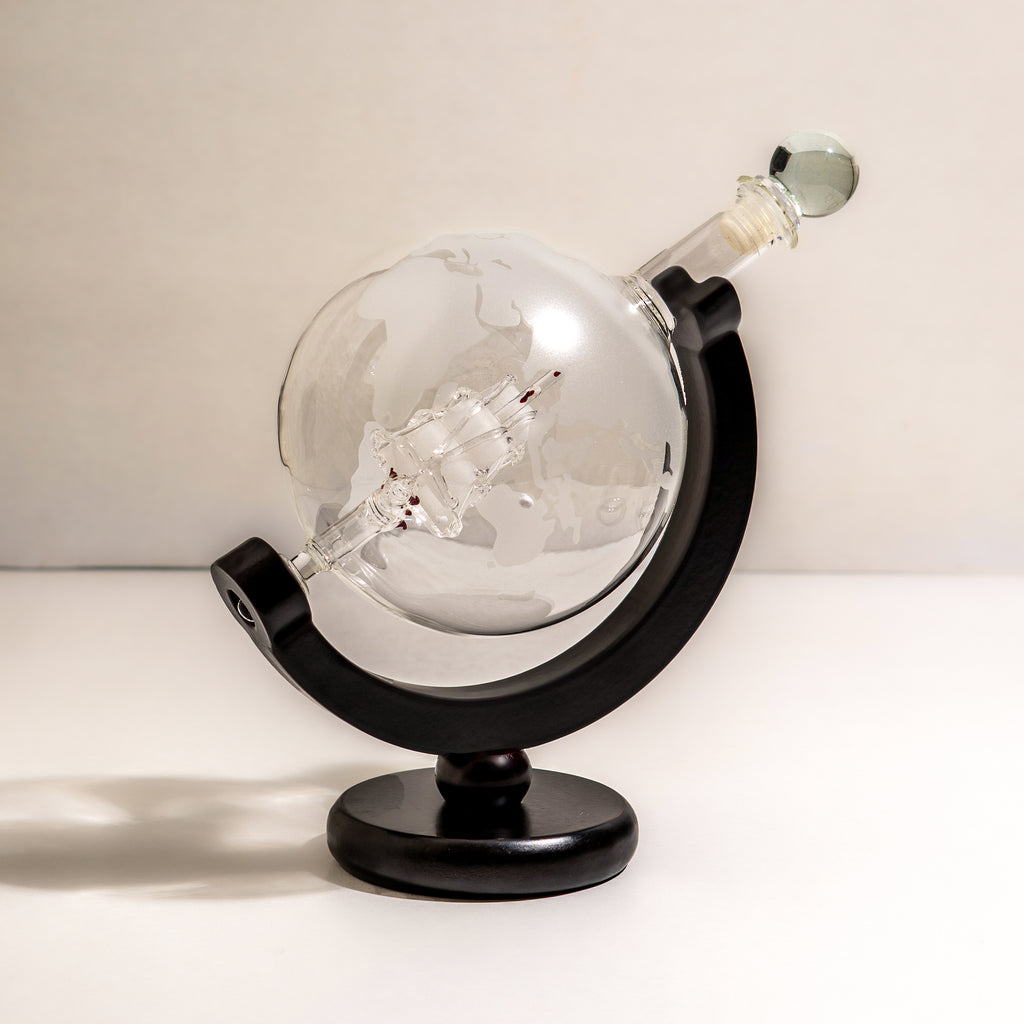 Whiskey Decanter Globe Set with 2 Etched Globe Whisky Glasses - for Liquor, Scotch, Bourbon, Vodka - 850ml