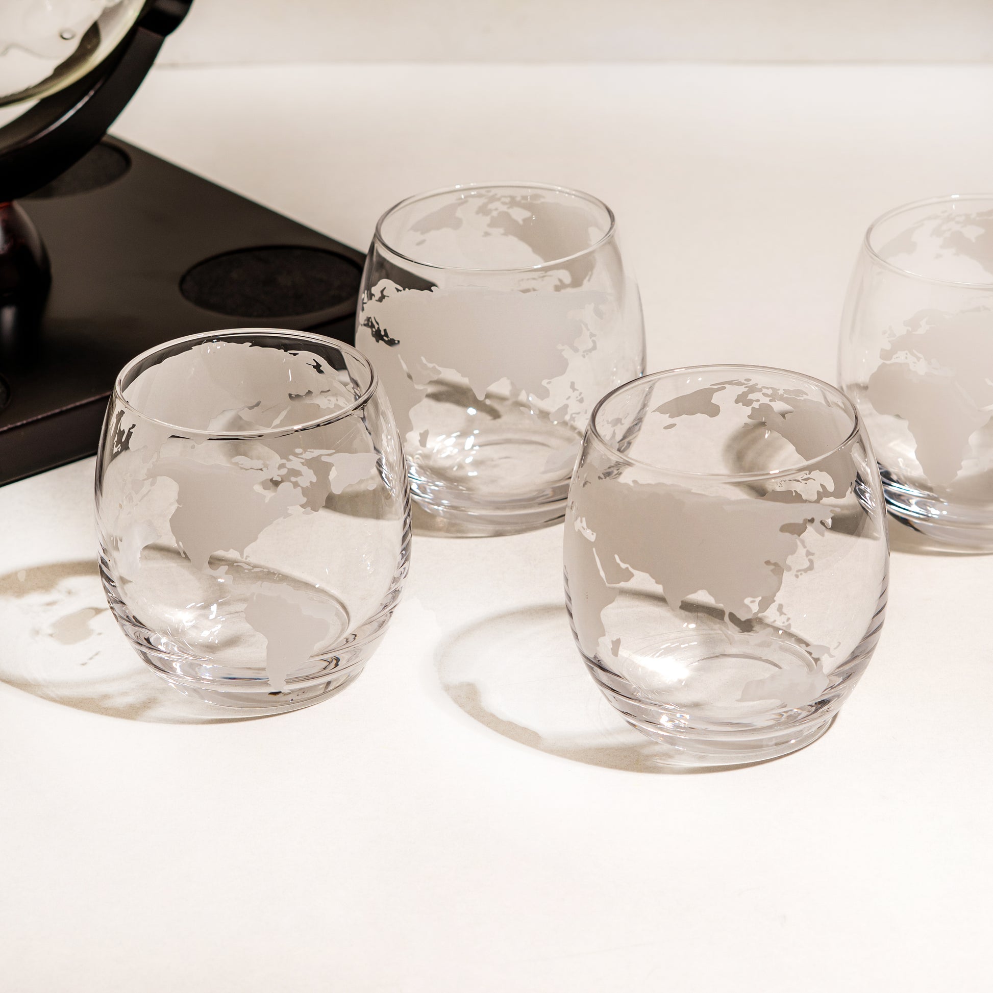 Etched World Decanter whiskey Globe - Whiskey Gift Set Globe Decanter with Antique Ship, Whiskey Stones and 4 World Map Glas