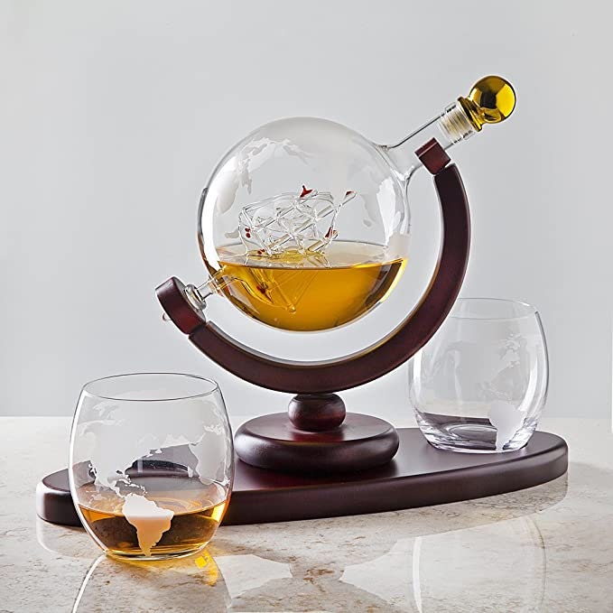 Whiskey Decanter Globe Set with 2 Etched Globe Whisky Glasses - for Liquor, Scotch, Bourbon, Vodka - 850ml