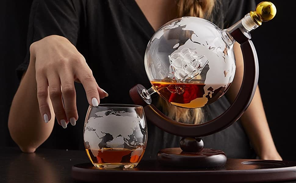 Whiskey Decanter Globe Set with 2 Etched Globe Whisky Glasses - for Liquor, Scotch, Bourbon, Vodka - 850ml